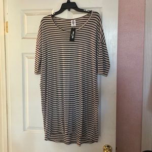 Hi-Lo Black and tan striped tunic top - BRAND NEW / NEVER WORN